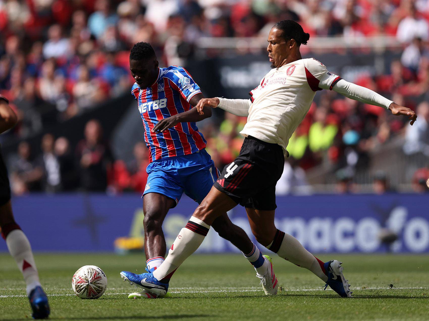 亚博-今晚突围战来临，洛杉矶快船围绕社区盾止住颓势，媒体盛赞，赛季目标并未改变-亚博